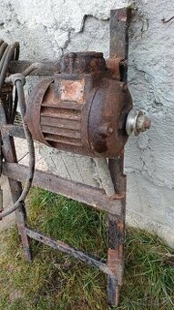 Predám konštrukciu aj s motorom a prepínačom 380V - 1