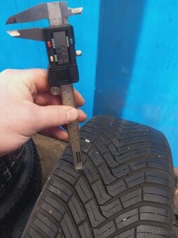 Pneumatiky celoročné - Continental 215/50/R18