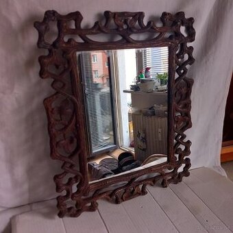 Vyrezávaný ram so zrkadlom,drevena lucena