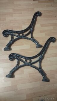 Kované liatinové nohy na lavičku – retro