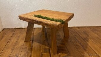 Dubový konferenčný stolík