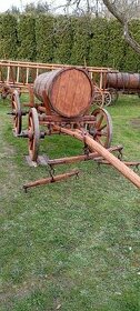 Starý drevený konský voz