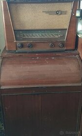 Staré rádio a gramofón