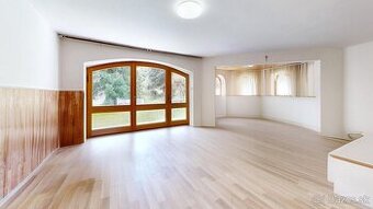 Na predaj, 8i rodinný dom 450 m2, pozemok 900 m2, Trnové,