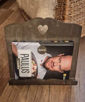 Drevený stojan na knihy