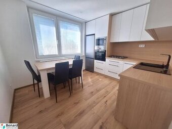 NOVOREKONŠTRUOVANÝ 2 IZBOVÝ BYT, LODŽIA, PREŠOV, ul. MATICE