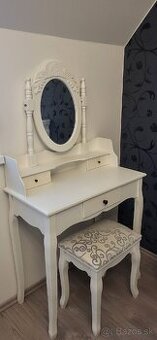 🪞 Predám toaletný stolík so zrkadlom a stoličkou – 60 €