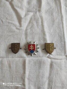 Odznaky na policajnú čiapku