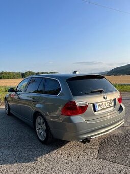BMW E91 325i