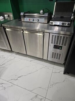 Chladiaci nerezový stôl