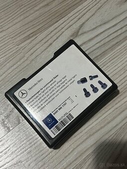 Poistné šroby na Merces-Benz