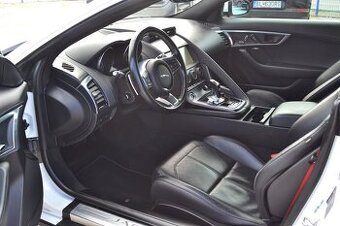 Jaguar F-Type Coupe P300 R-Dymanic