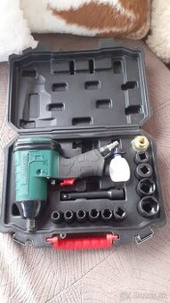 Parkside - rázový uťahovák.