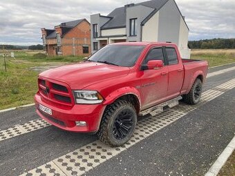 Dodge Ram 5.7 z LPG 4x4 CERVENY  TOP