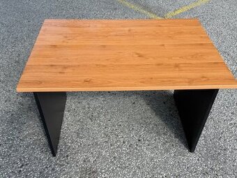 Jednoduchý a praktický písací stôl