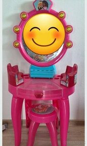 Kozmetický stolík Barbie - 1