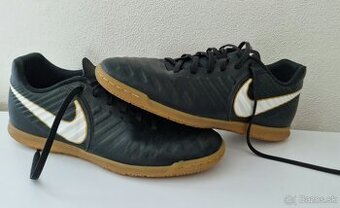 Originál NIKE halovky 42