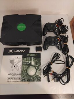 Microsoft Xbox Classic konzola + 2 ovládače + manuál