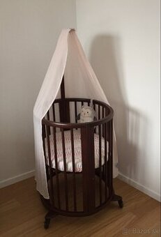 stokke postielka sleepi a prebalovaci pult