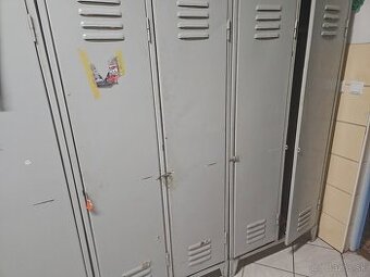 Dielenske šatníkov skrine