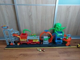 Hot wheels autoumyváreň s chobotnicou