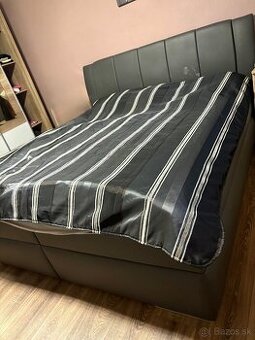 Nastaviteľná posteľ s roštom 180x200