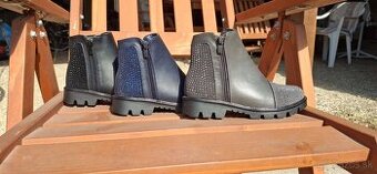 Dievčenské zateplené čižmy na zips č. 32, 35 nové - 1