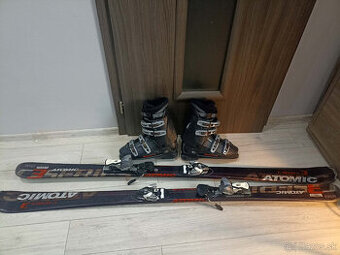 lyže Atomic a lyžiarky nordica