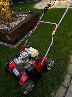 Motorový prevzdušňovač, vertikutator HECHT 5641