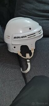 Hokejová prilba BAUER.