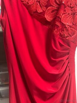 Červené spoločenské šaty