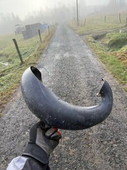 Karbónový kryt výfukového kolena