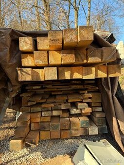 stavebne rezivo  / hranoly