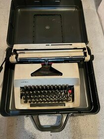 Kufríkový písací stroj - 1