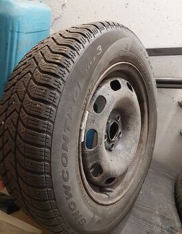 Zimné pneu z plechovími diskami R15