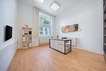 PRIVÁTNY MAKLÉR | Tichá kancelária s parkovaním a zeleňou v