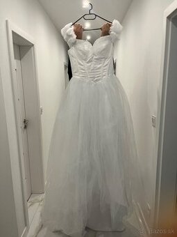 Predám krásnesvadobne princeznovské nové šaty veľkosti M / L