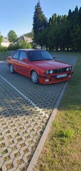 BMW E30 318 is coupe