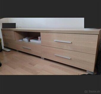 Skrinka pod TV