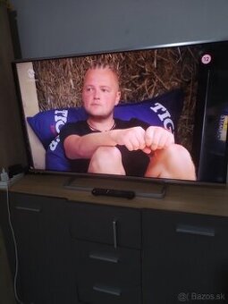 Panasonic 3D,wifi 48"palcový - 1