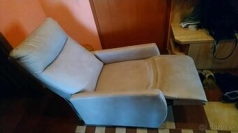 Polohovateľné kreslo