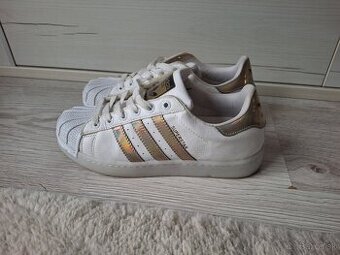 Tenisky ADIDAS 22e