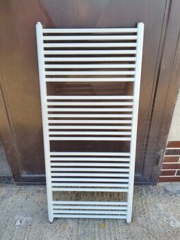Rebríkový kúpeľnový radiátor