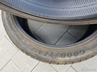 1 ks Continental UltraGrip 235/45 R21