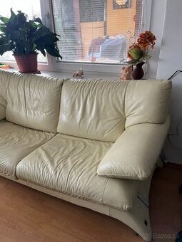 Predám kožený gauč.