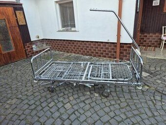 Manuálne polohovatelná zdravotnícka postel