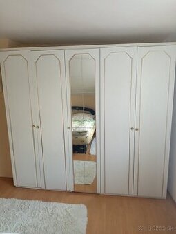 Šatníková skriňa