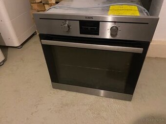 Vstavana rúra AEG BC301302NM.