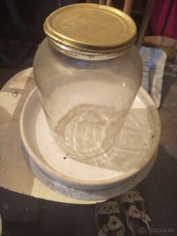 Darujem 4 litrove fľaše s vekom