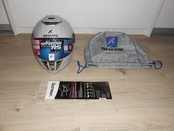 Predam krasnu novu  moto prilbu SHARK SPARTAN RS  BLANK